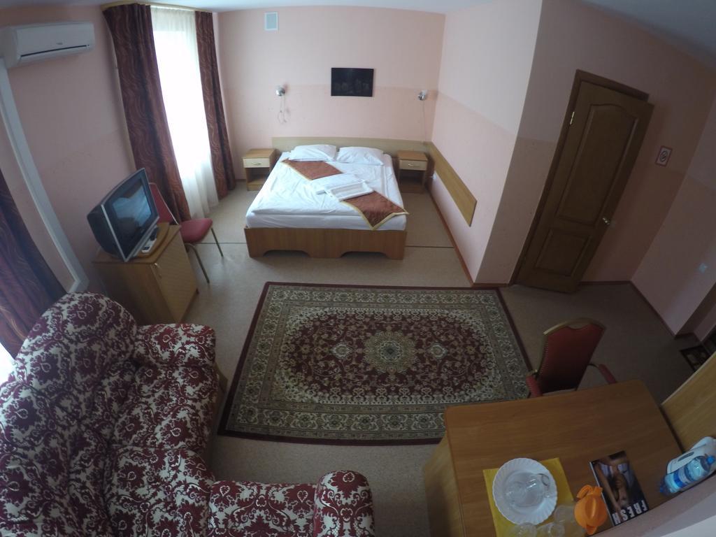 Kurmet Hotel Uralsk Quarto foto
