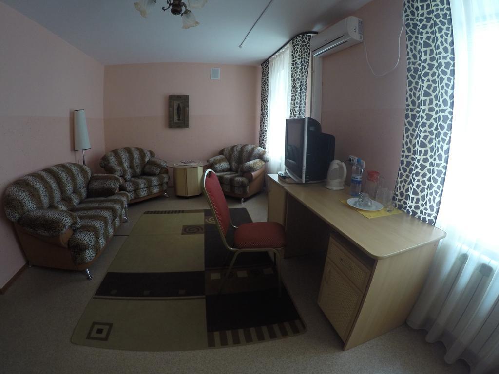 Kurmet Hotel Uralsk Quarto foto