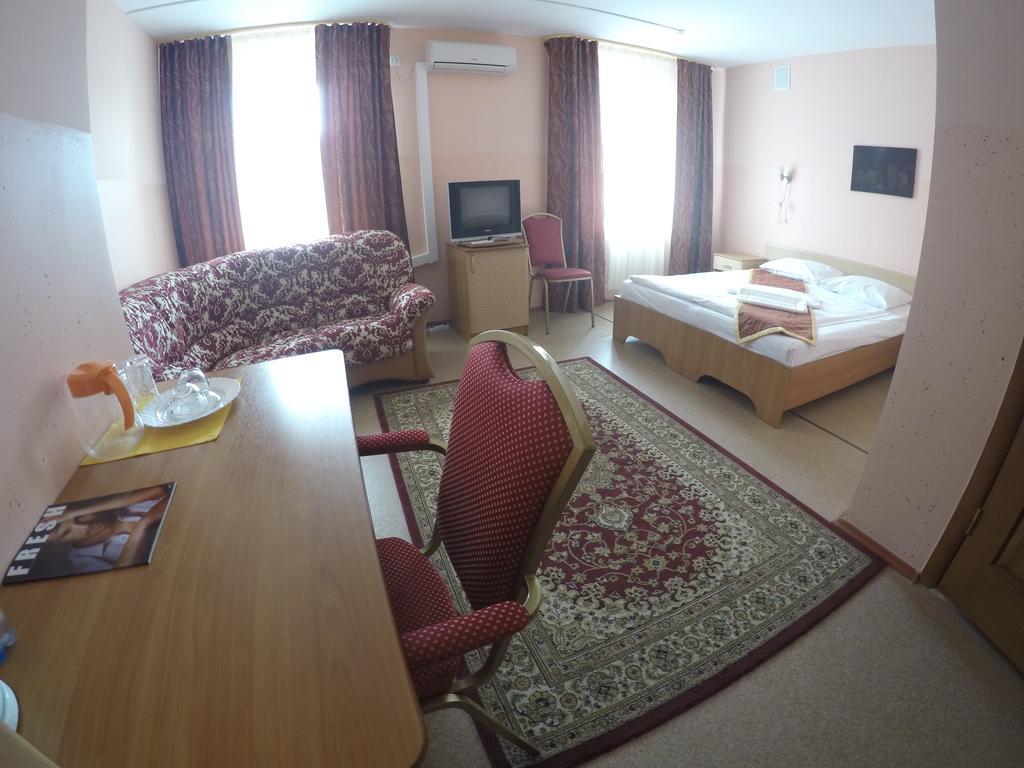 Kurmet Hotel Uralsk Quarto foto