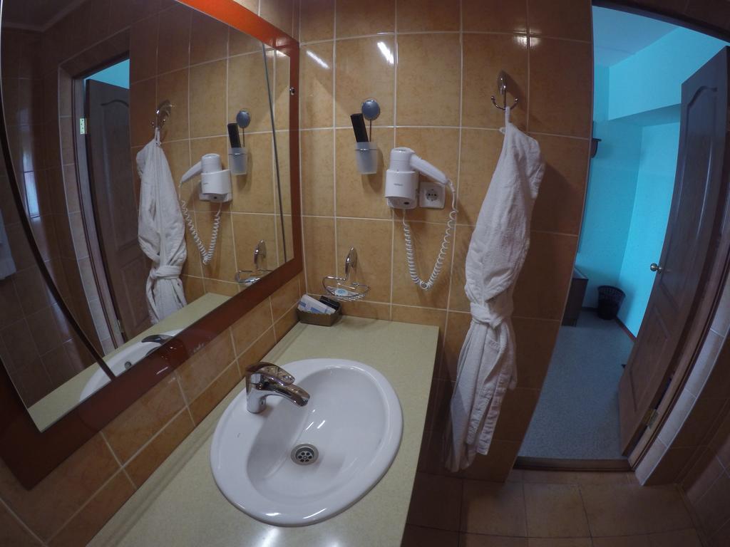 Kurmet Hotel Uralsk Quarto foto