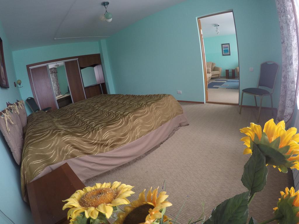 Kurmet Hotel Uralsk Quarto foto