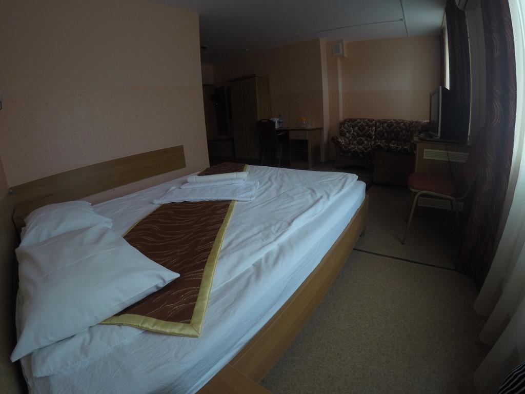 Kurmet Hotel Uralsk Quarto foto