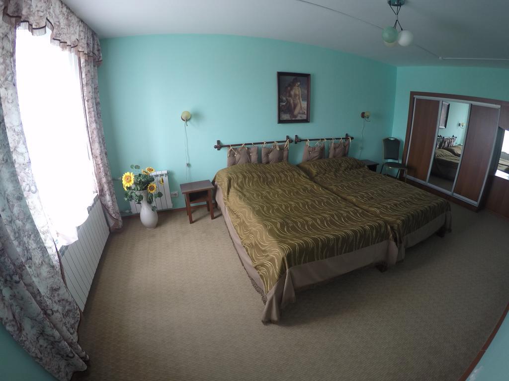 Kurmet Hotel Uralsk Quarto foto