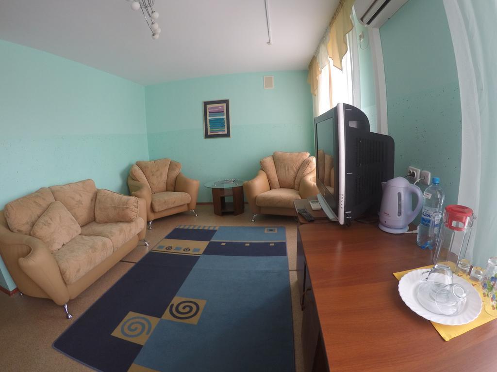 Kurmet Hotel Uralsk Quarto foto