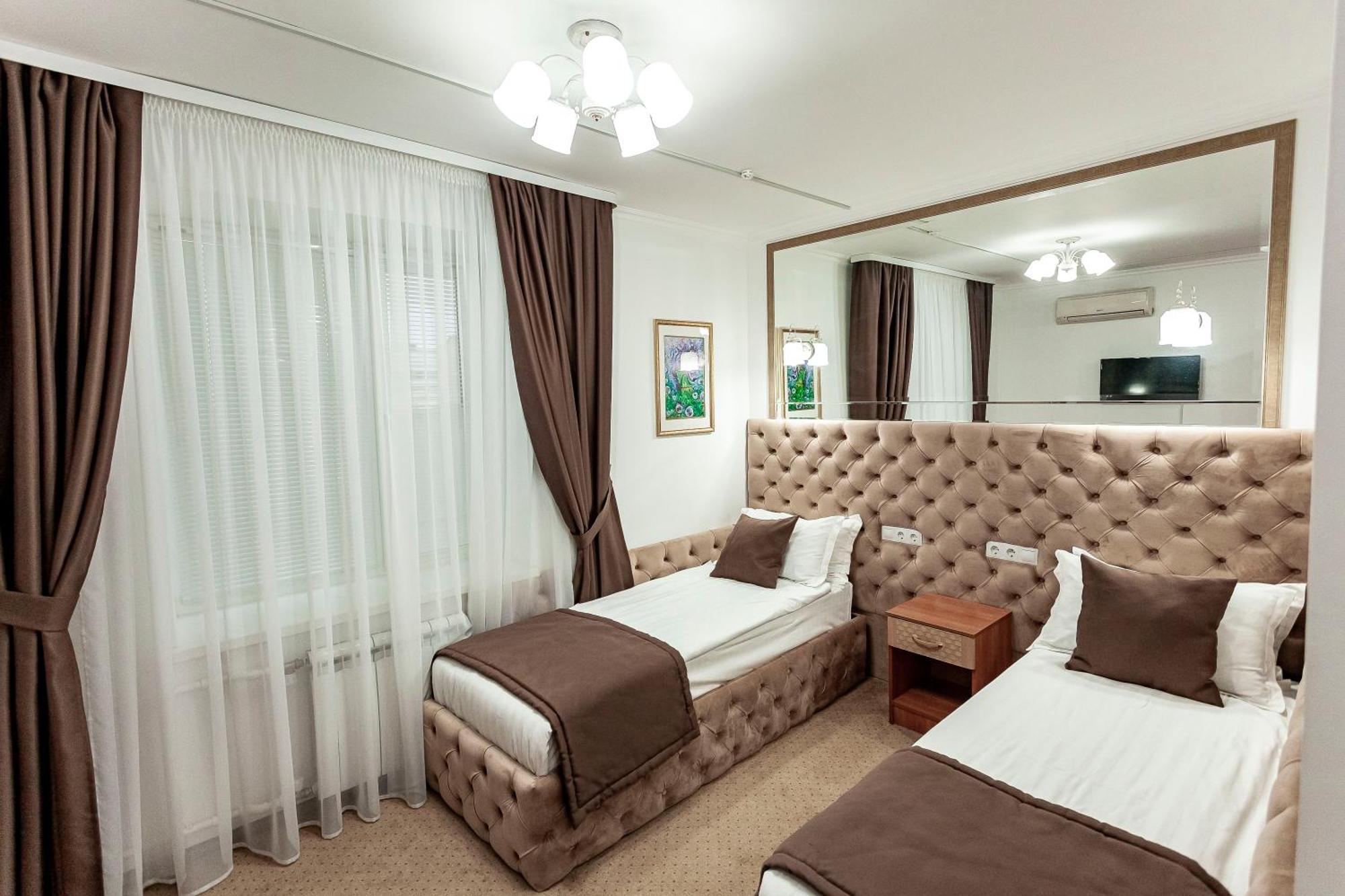 Kurmet Hotel Uralsk Exterior foto