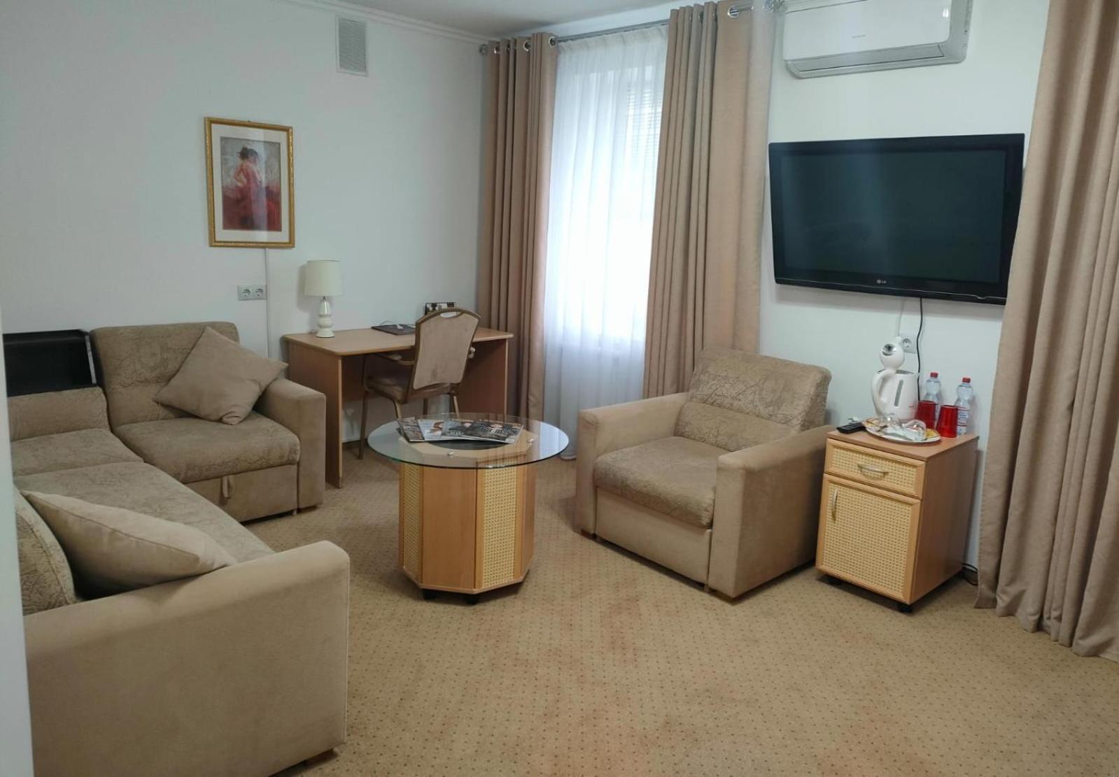 Kurmet Hotel Uralsk Exterior foto