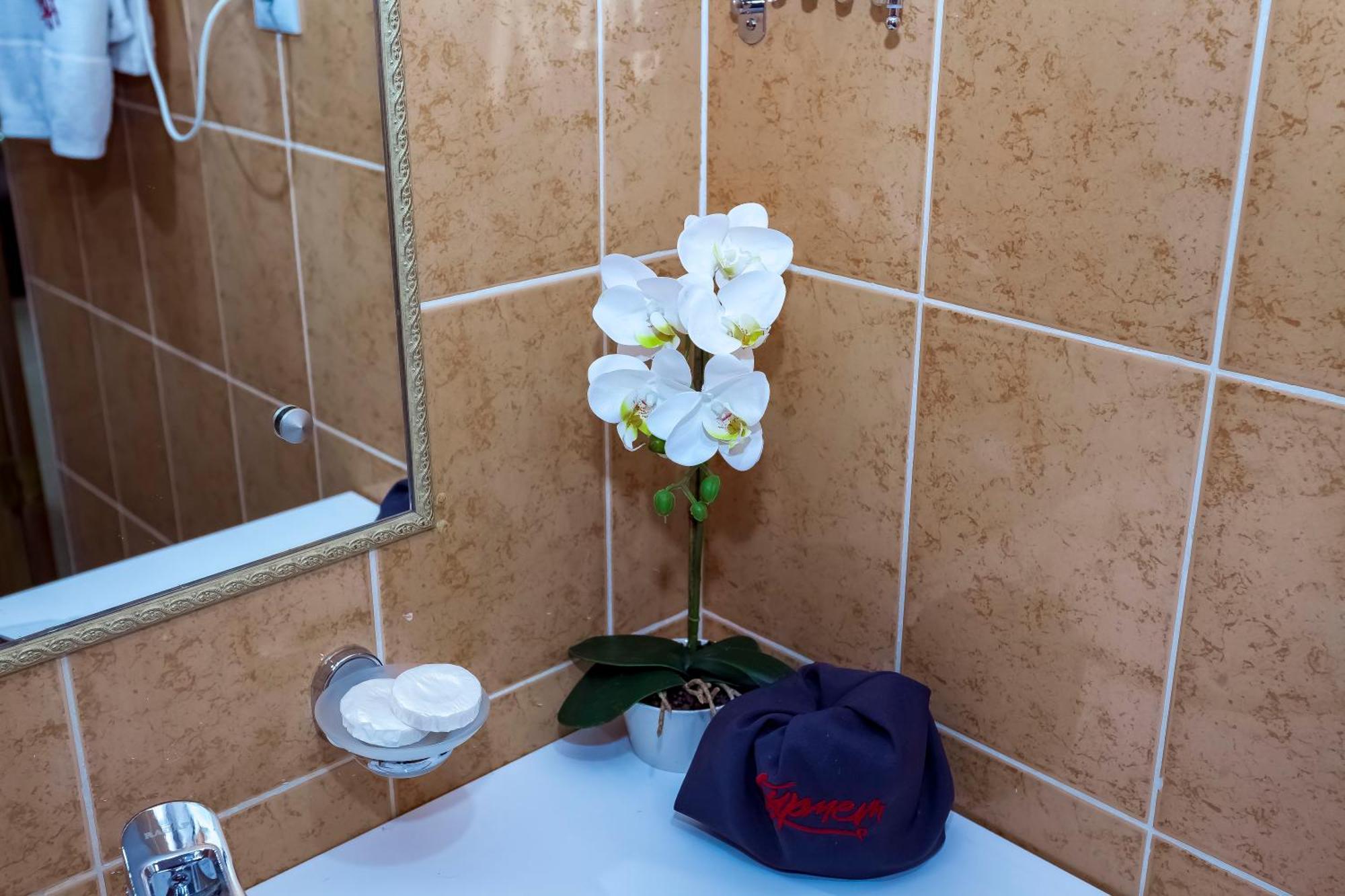 Kurmet Hotel Uralsk Exterior foto