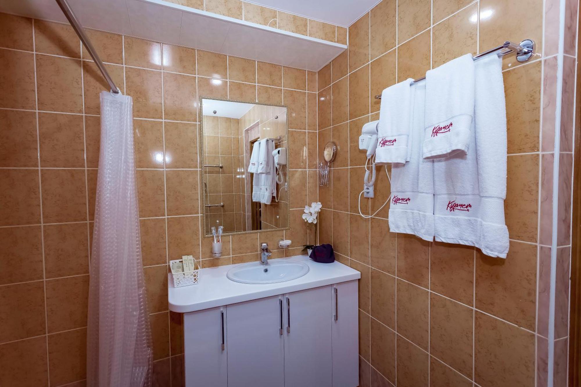 Kurmet Hotel Uralsk Exterior foto