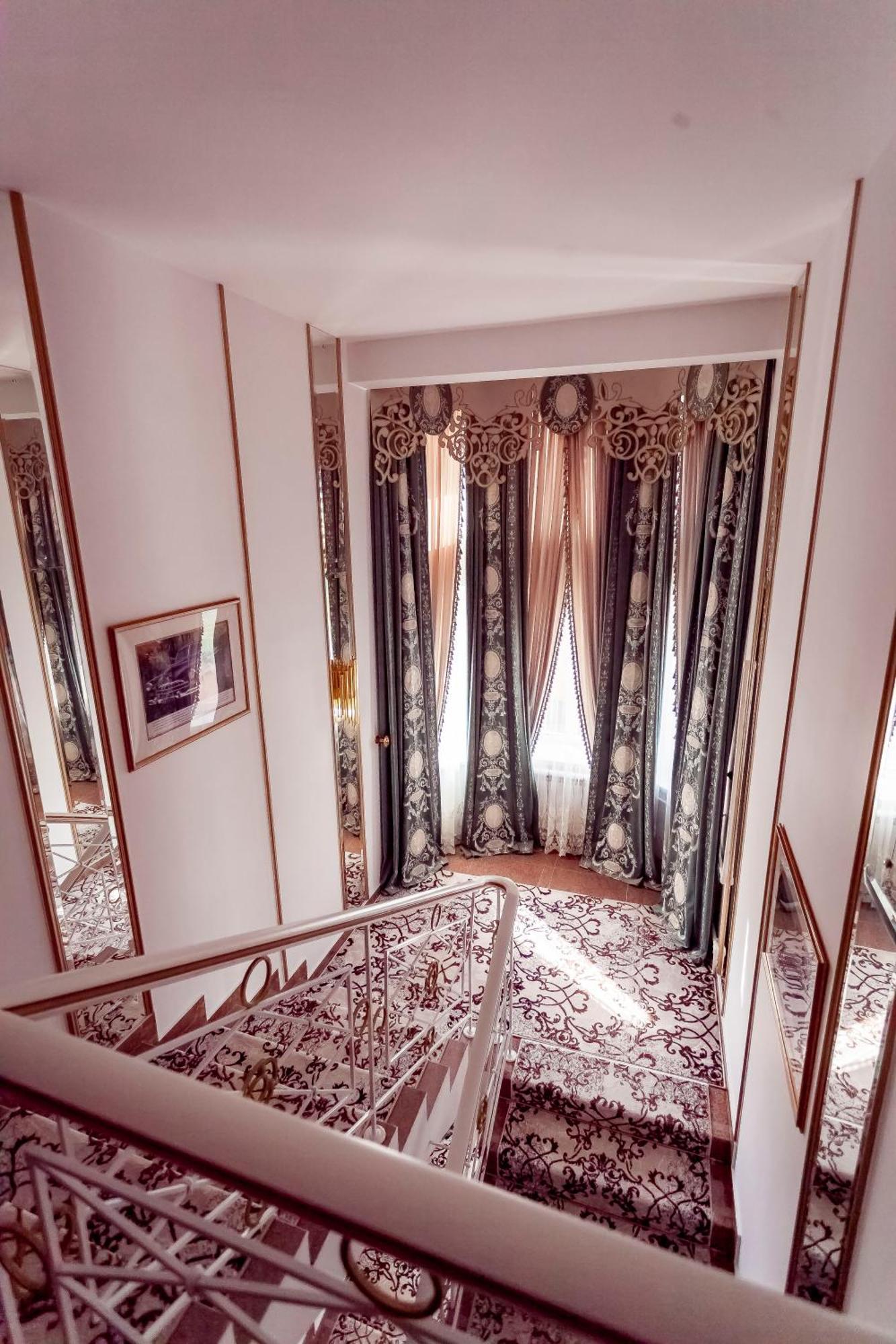 Kurmet Hotel Uralsk Exterior foto
