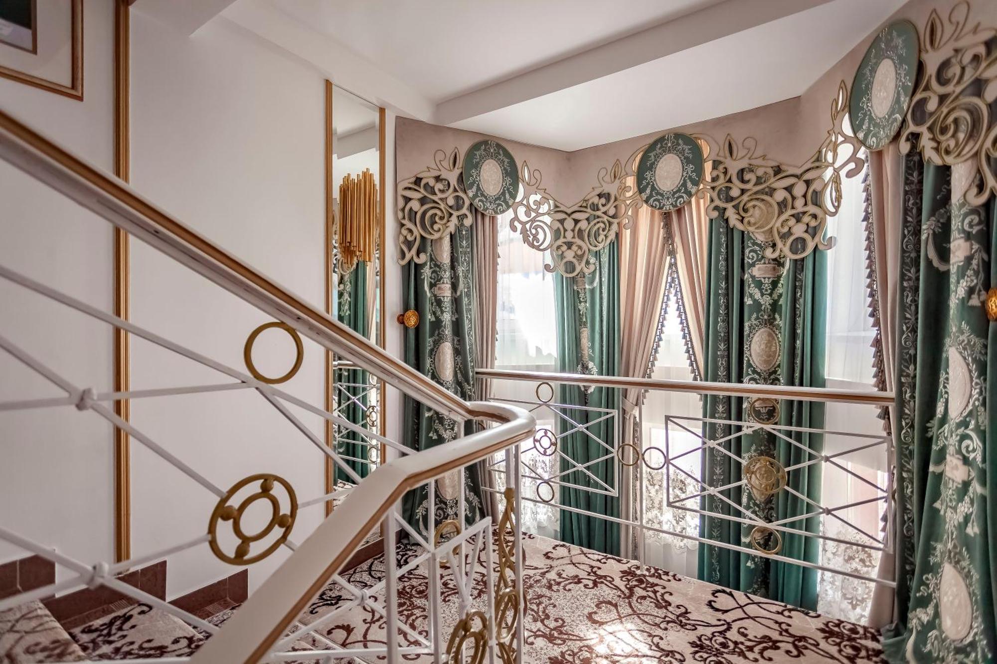 Kurmet Hotel Uralsk Exterior foto