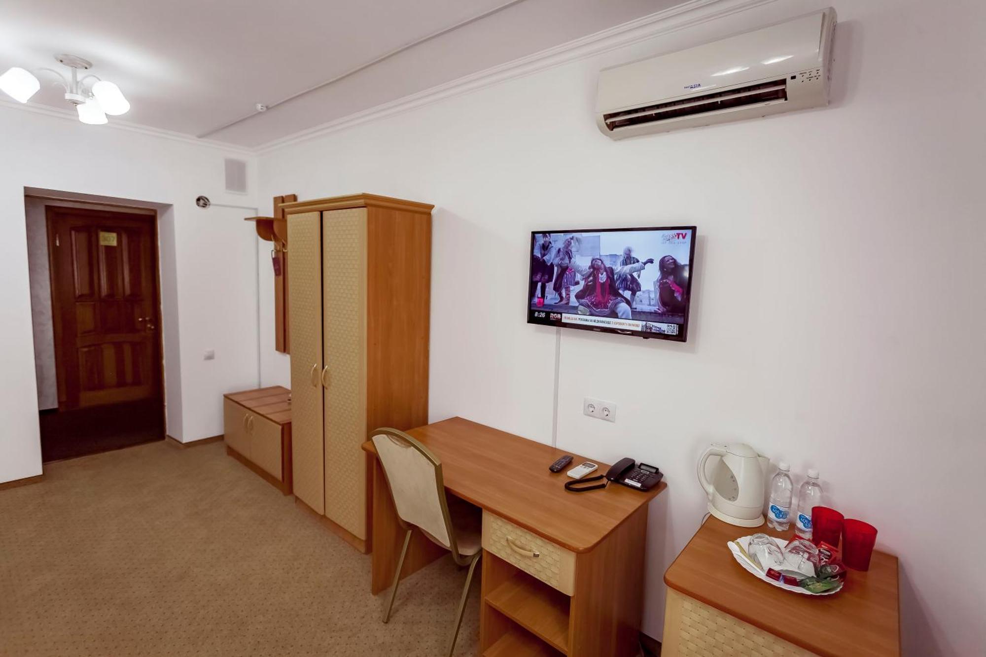 Kurmet Hotel Uralsk Exterior foto