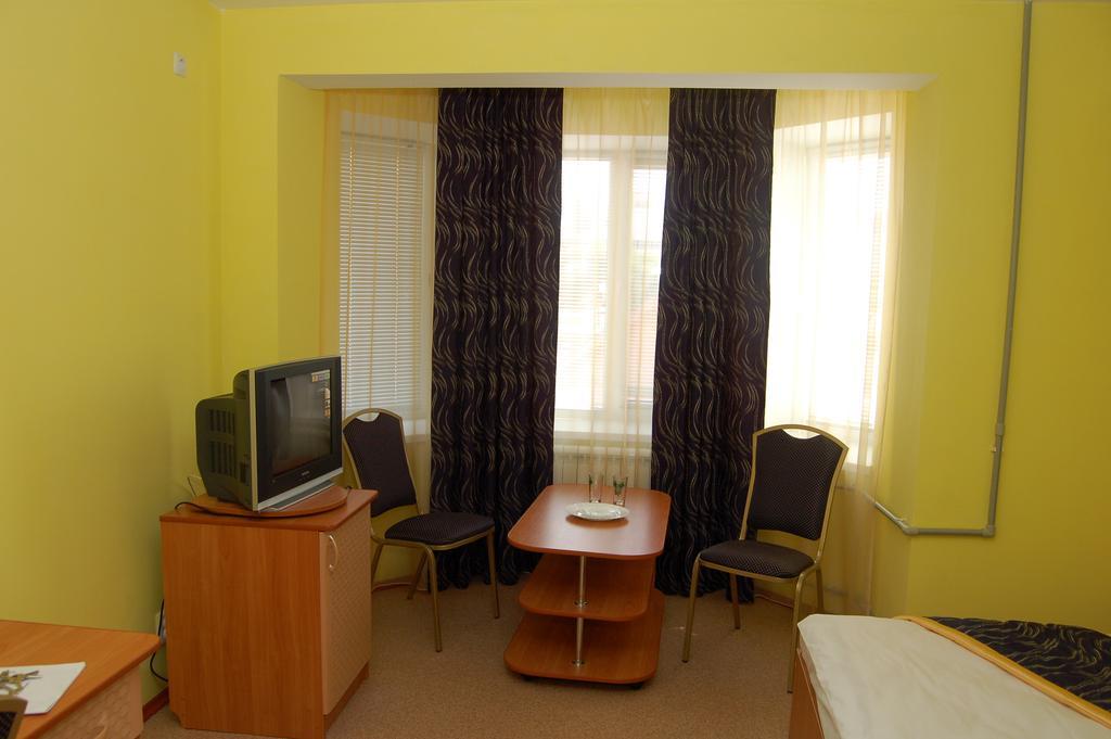 Kurmet Hotel Uralsk Exterior foto
