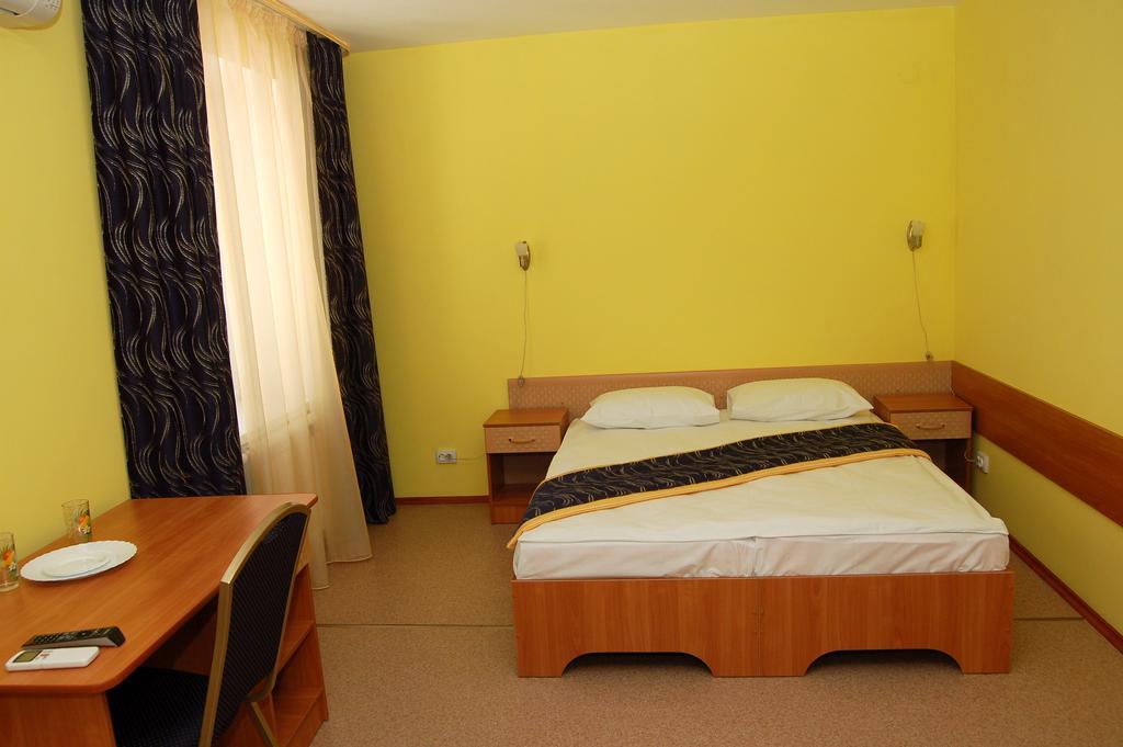 Kurmet Hotel Uralsk Exterior foto