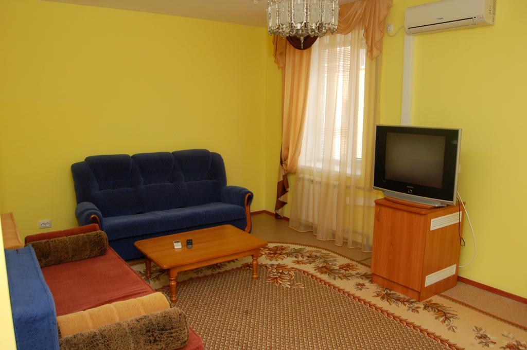 Kurmet Hotel Uralsk Exterior foto