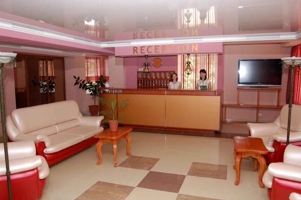 Kurmet Hotel Uralsk Exterior foto