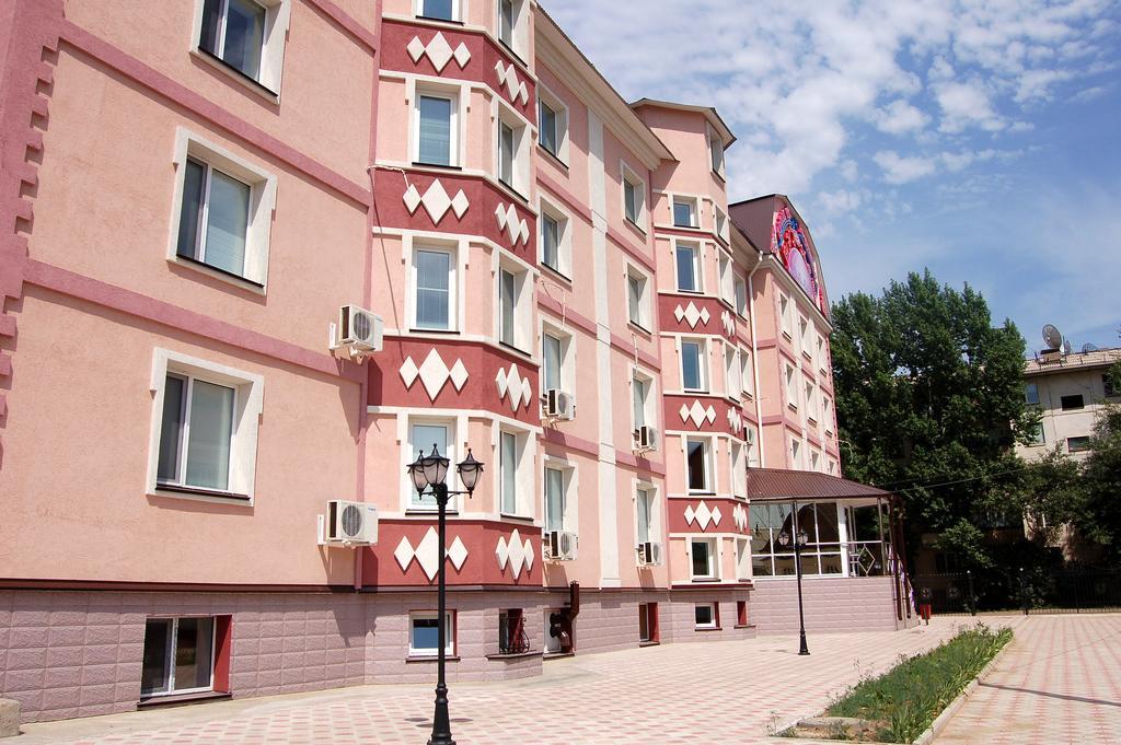 Kurmet Hotel Uralsk Exterior foto